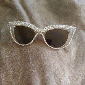 Elegant Rhinestone-Embellished Sunglasses
